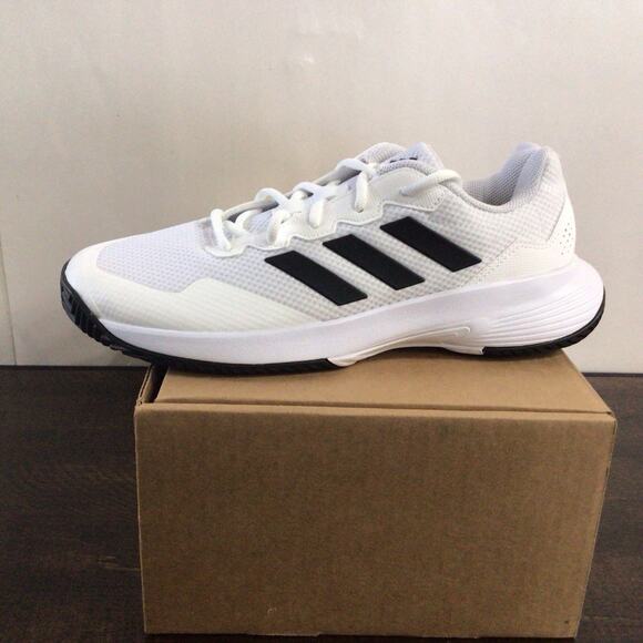 Athletic_Shoes